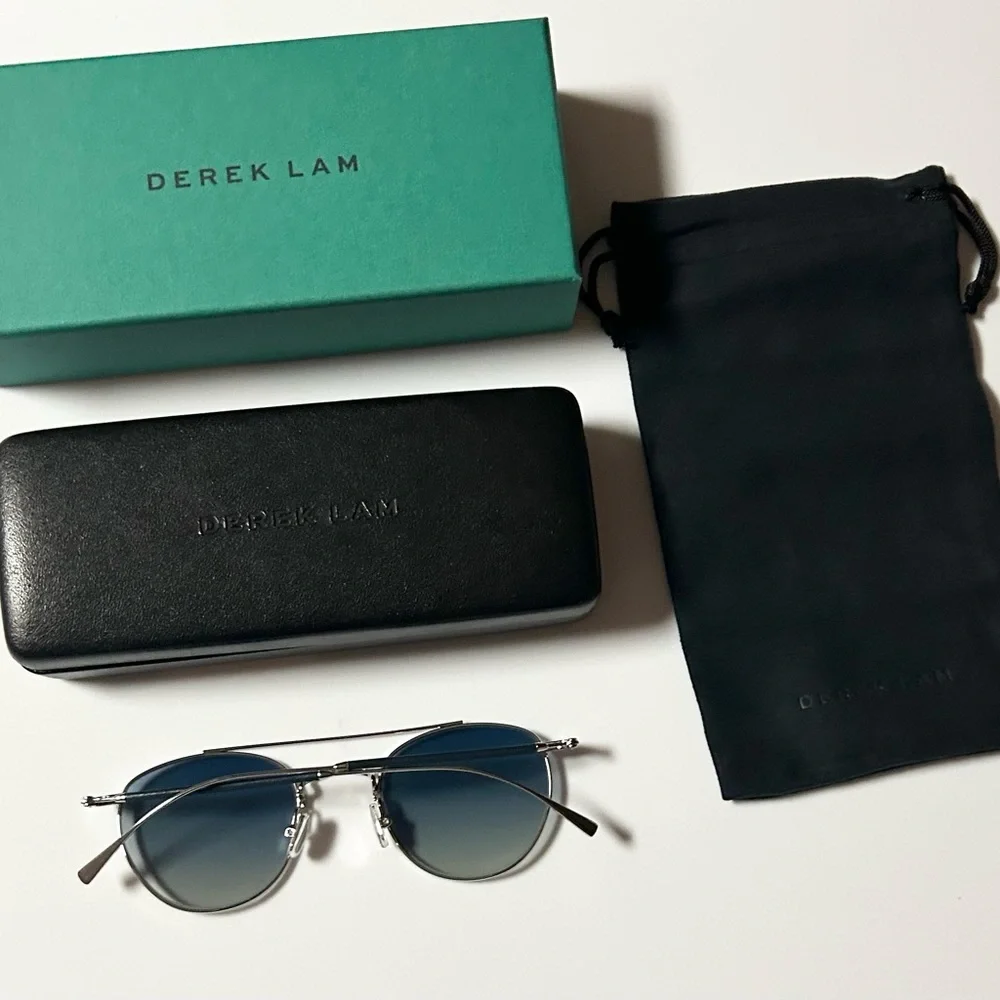 Derek Lam Woman’s Sunglasses with Box, Casey and Pouch